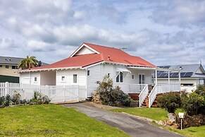 Bay Vista Cottage by the BnB Collection