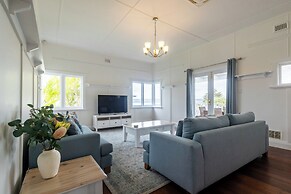 Bay Vista Cottage by the BnB Collection