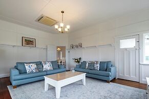 Bay Vista Cottage by the BnB Collection