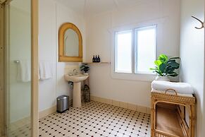 Bay Vista Cottage by the BnB Collection