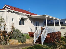 Bay Vista Cottage by the BnB Collection