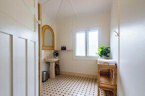 Bay Vista Cottage by the BnB Collection