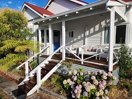 Bay Vista Cottage by the BnB Collection