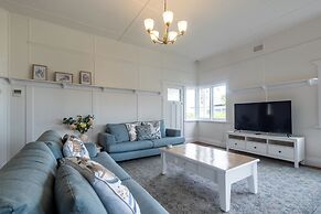 Bay Vista Cottage by the BnB Collection