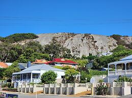 Bay Vista Cottage by the BnB Collection