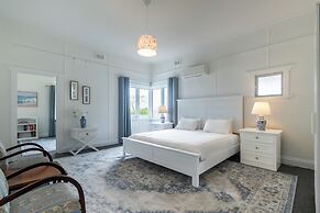 Bay Vista Cottage by the BnB Collection