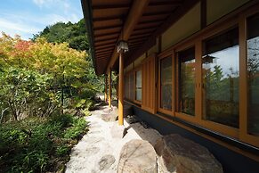 Yufuin Geihinkan Torigoebettei