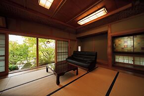 Yufuin Geihinkan Torigoebettei