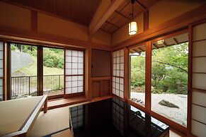 Yufuin Geihinkan Torigoebettei