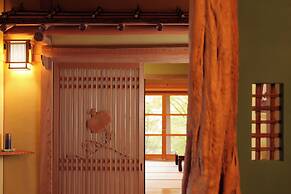 Yufuin Geihinkan Torigoebettei