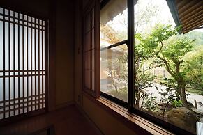 Yufuin Geihinkan Torigoebettei