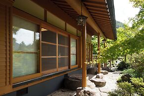 Yufuin Geihinkan Torigoebettei