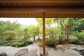 Yufuin Geihinkan Torigoebettei