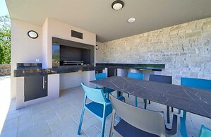 Villa Astrum With Heated Pool Jacuzzi and Sauna