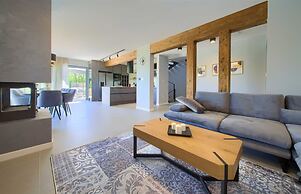 Villa Astrum With Heated Pool Jacuzzi and Sauna