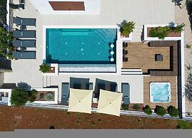Villa Lord With Heated Pool Jacuzzi and Sauna