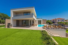 Villa Vista With Private Pool and Sauna