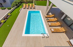 Villa Vista With Private Pool and Sauna