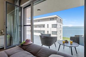 Lakefront Elegant Condo Lela