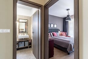 Lakefront Elegant Condo Lela