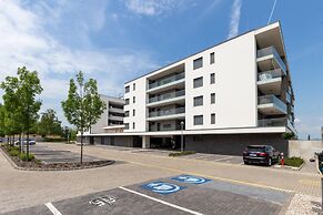 Lakefront Elegant Condo Lela
