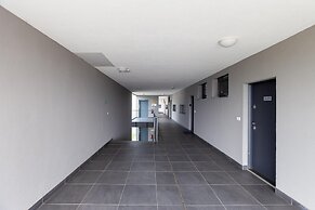 Lakefront Elegant Condo Lela