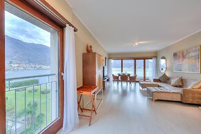 Emotion Lake View in Capo Lago