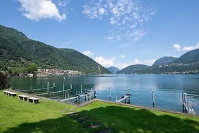 Emotion Lake View in Capo Lago