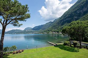 Emotion Lake View in Capo Lago
