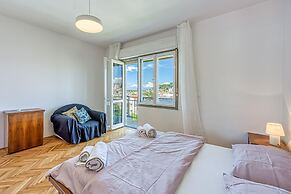Enolabee Harbour View Apartment