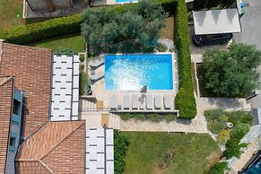 Vila Aryana With Pool