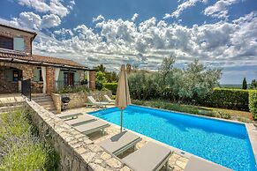 Vila Aryana With Pool