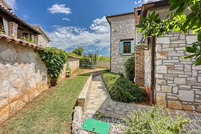 Vila Aryana With Pool