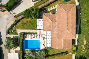 Vila Aryana With Pool