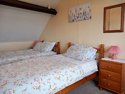 Fox's Lair Farmhouse for Panoramic Views