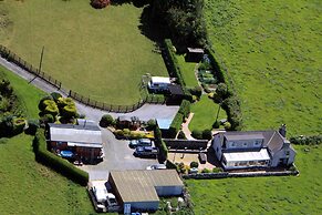 Fox's Lair Farmhouse for Panoramic Views