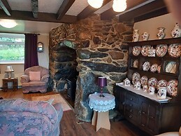 Fox's Lair Farmhouse for Panoramic Views