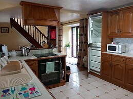 Fox's Lair Farmhouse for Panoramic Views