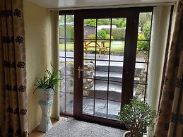 Fox's Lair Farmhouse for Panoramic Views