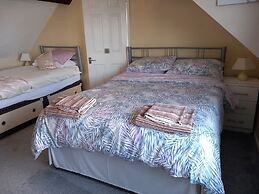 Fox's Lair Farmhouse for Panoramic Views