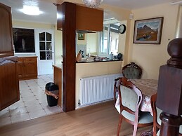 Fox's Lair Farmhouse for Panoramic Views