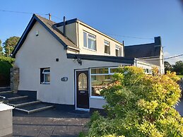 Fox's Lair Farmhouse for Panoramic Views