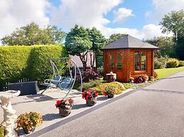 Fox's Lair Farmhouse for Panoramic Views