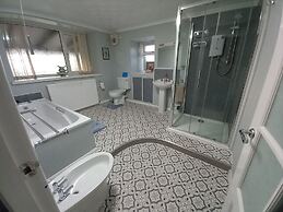 Fox's Lair Farmhouse for Panoramic Views