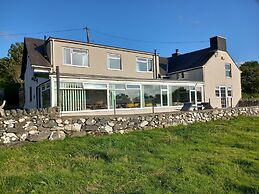 Fox's Lair Farmhouse for Panoramic Views