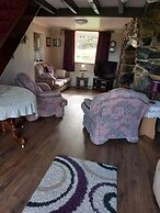 Fox's Lair Farmhouse for Panoramic Views