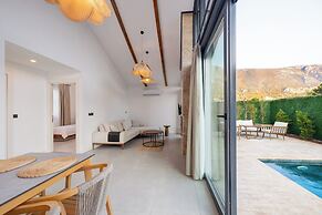 Rota Kilidonia Karaöz Suites&Villas