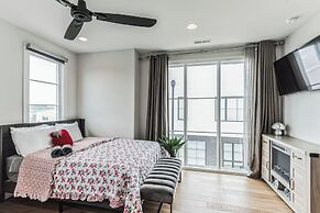Chic Townhome for 10 W/rooftop