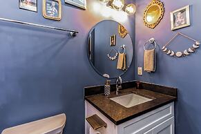 Chic Townhome for 10 W/rooftop