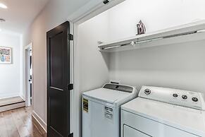 Chic Townhome for 10 W/rooftop